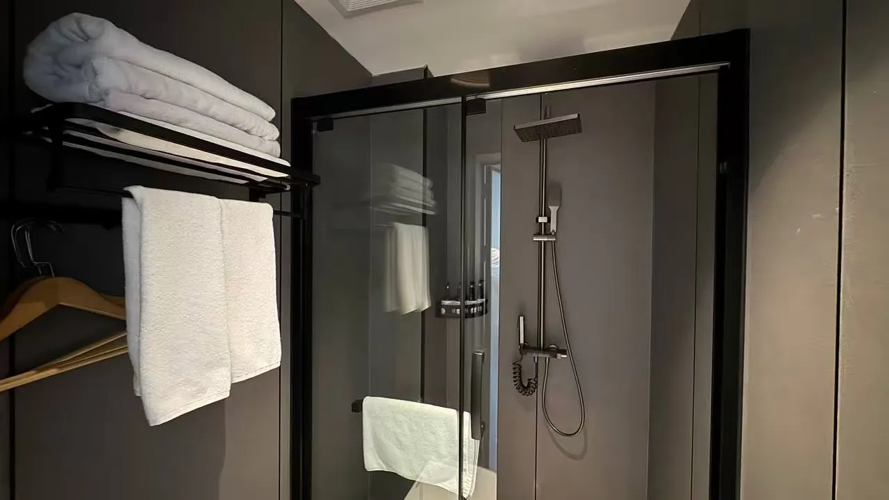 Душевая в Wanda Reign (ex. Xuanhe Hotel)