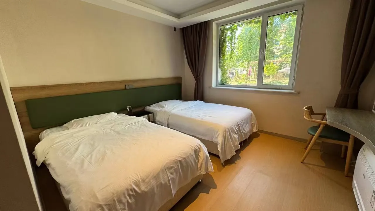Номер с двумя кроватями в Wanda Reign (ex. Xuanhe Hotel)