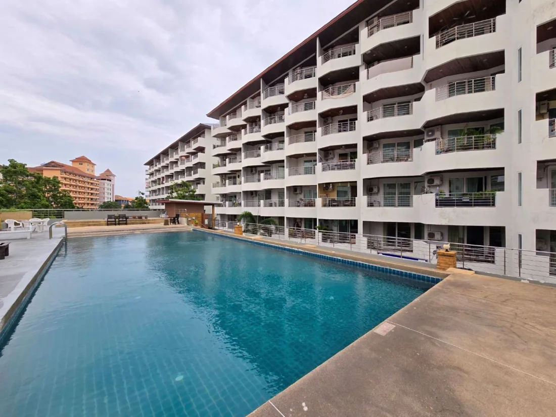 Jomtien Plaza Residence — Экстерьер и бассейн