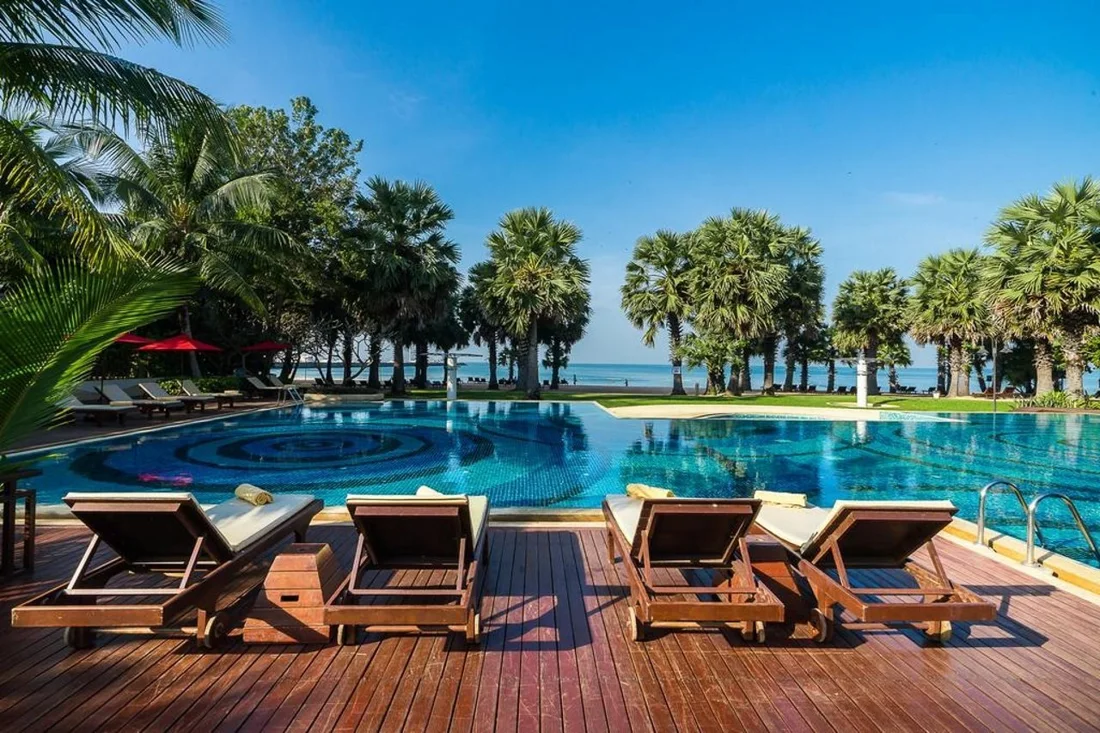 Ravindra Beach Resort & Spa — Бассейн