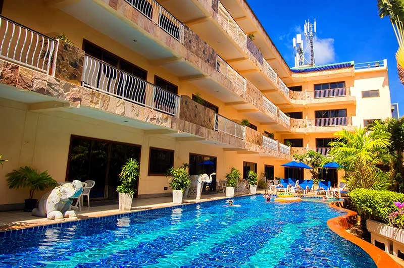 Baan Boa Resort — Корпус отеля и внутренний бассейн