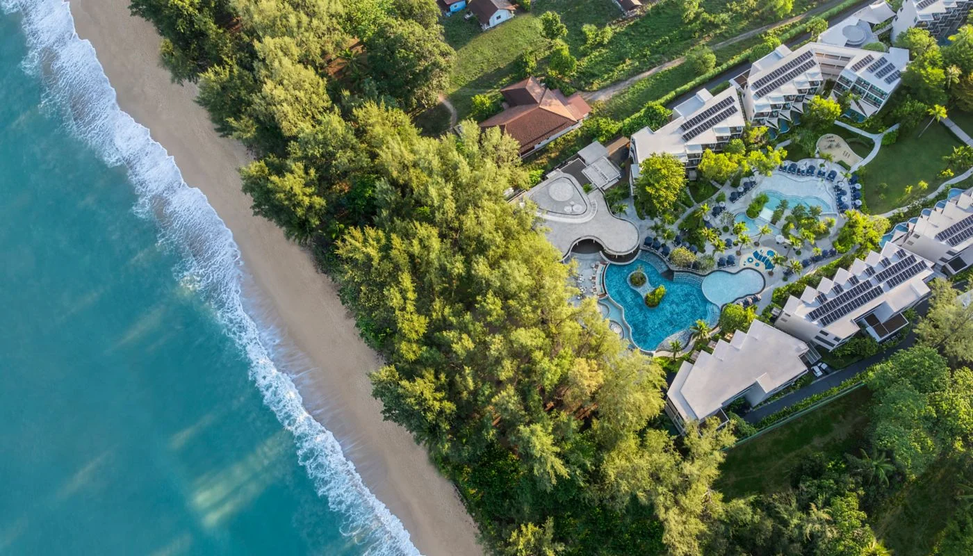 Le Méridien Phuket Mai Khao Beach Resort — Курорт на пляже Май-Кхао с высоты