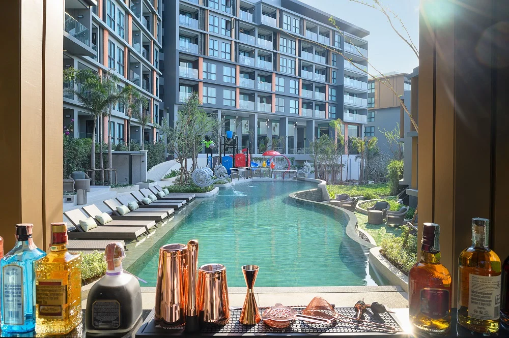 Mida Grande Phuket — Корпус Mida Grande и бассейн