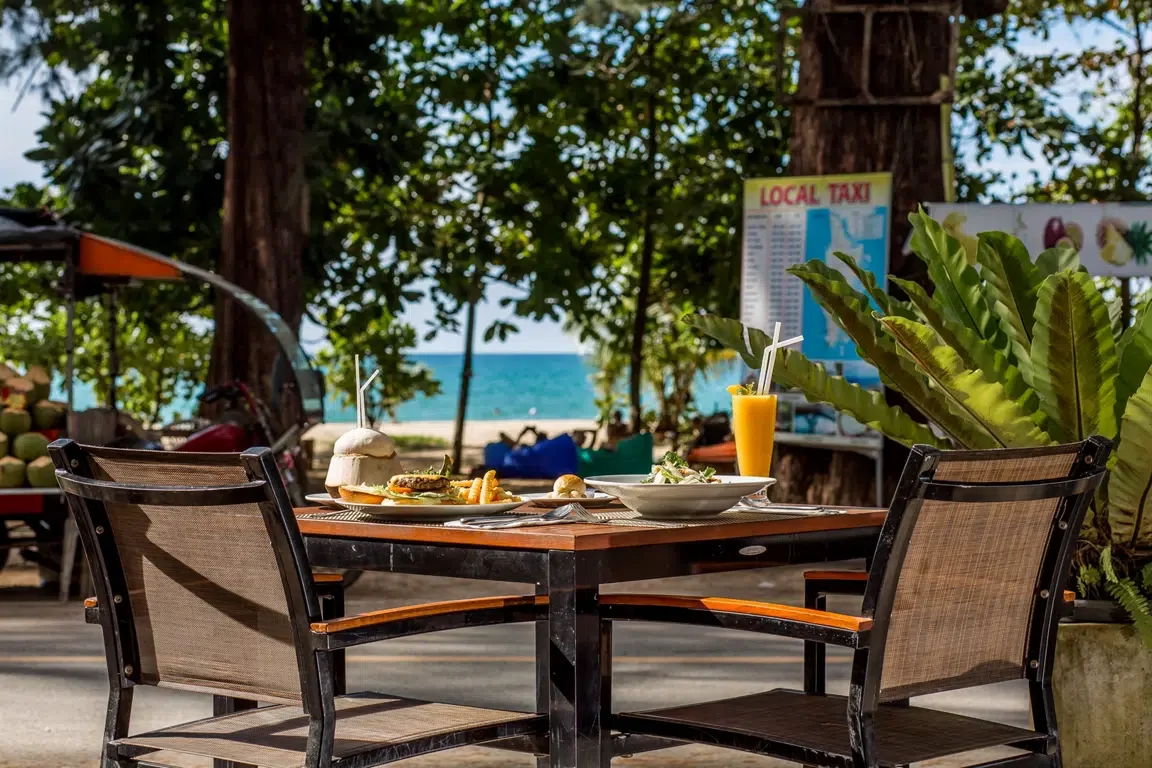 Nai Yang Beach Resort & Spa — Ресторан у пляжа