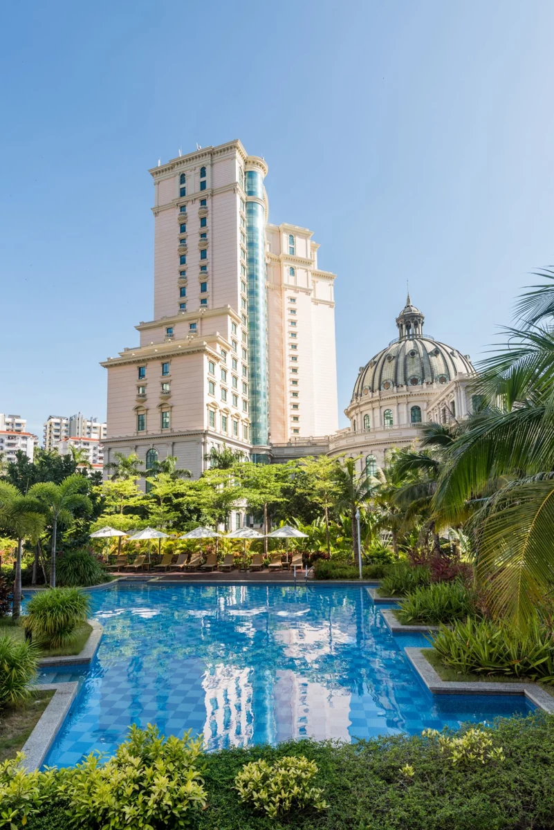 Baohong Hotel Sanya — Корпус и бассейн