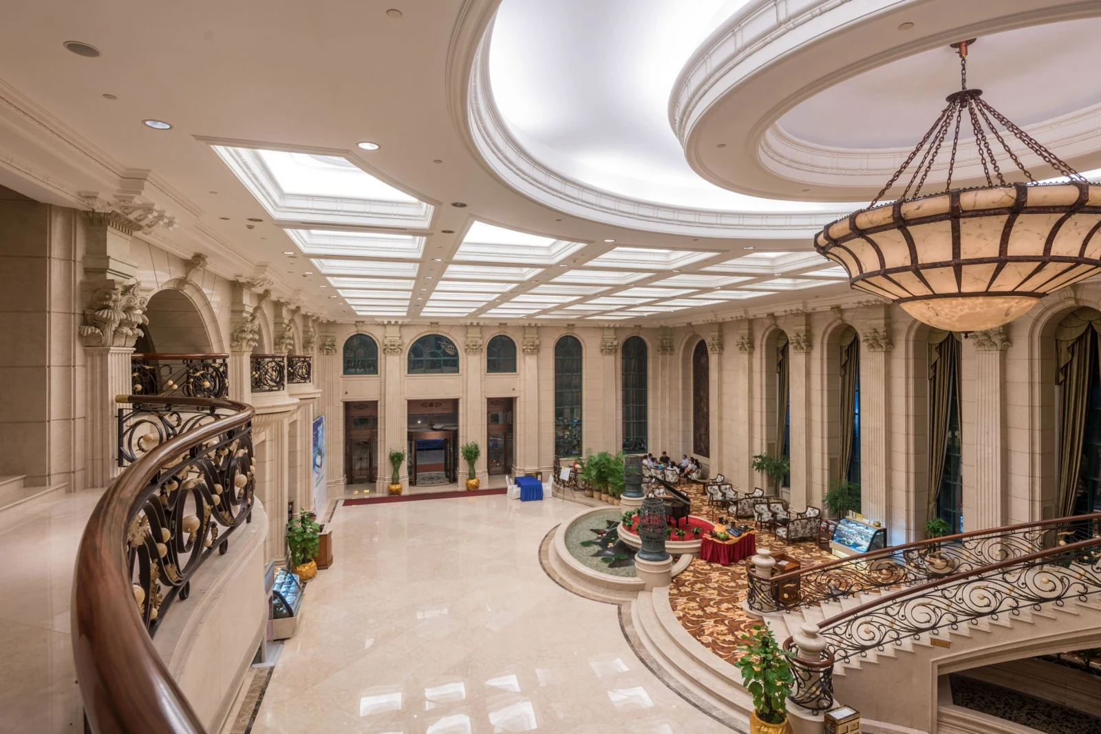 Baohong Hotel Sanya — Интерьер отеля