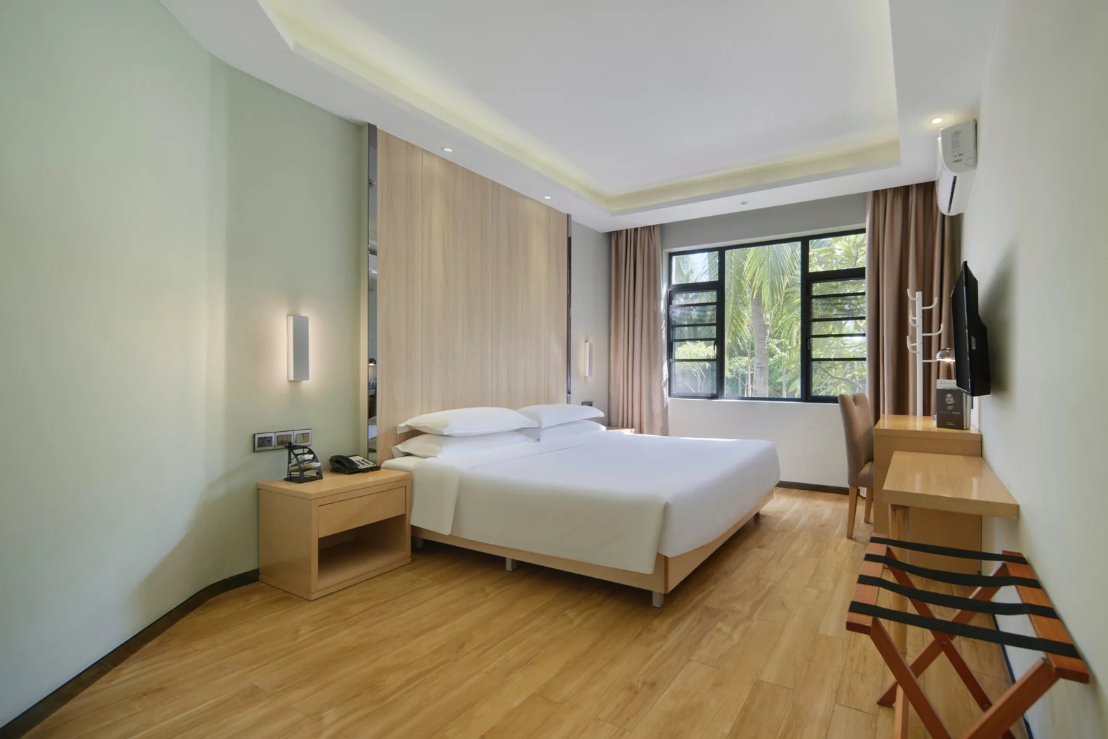 Sanya Bihai Jinsha Hotel — Номер с видом на сад