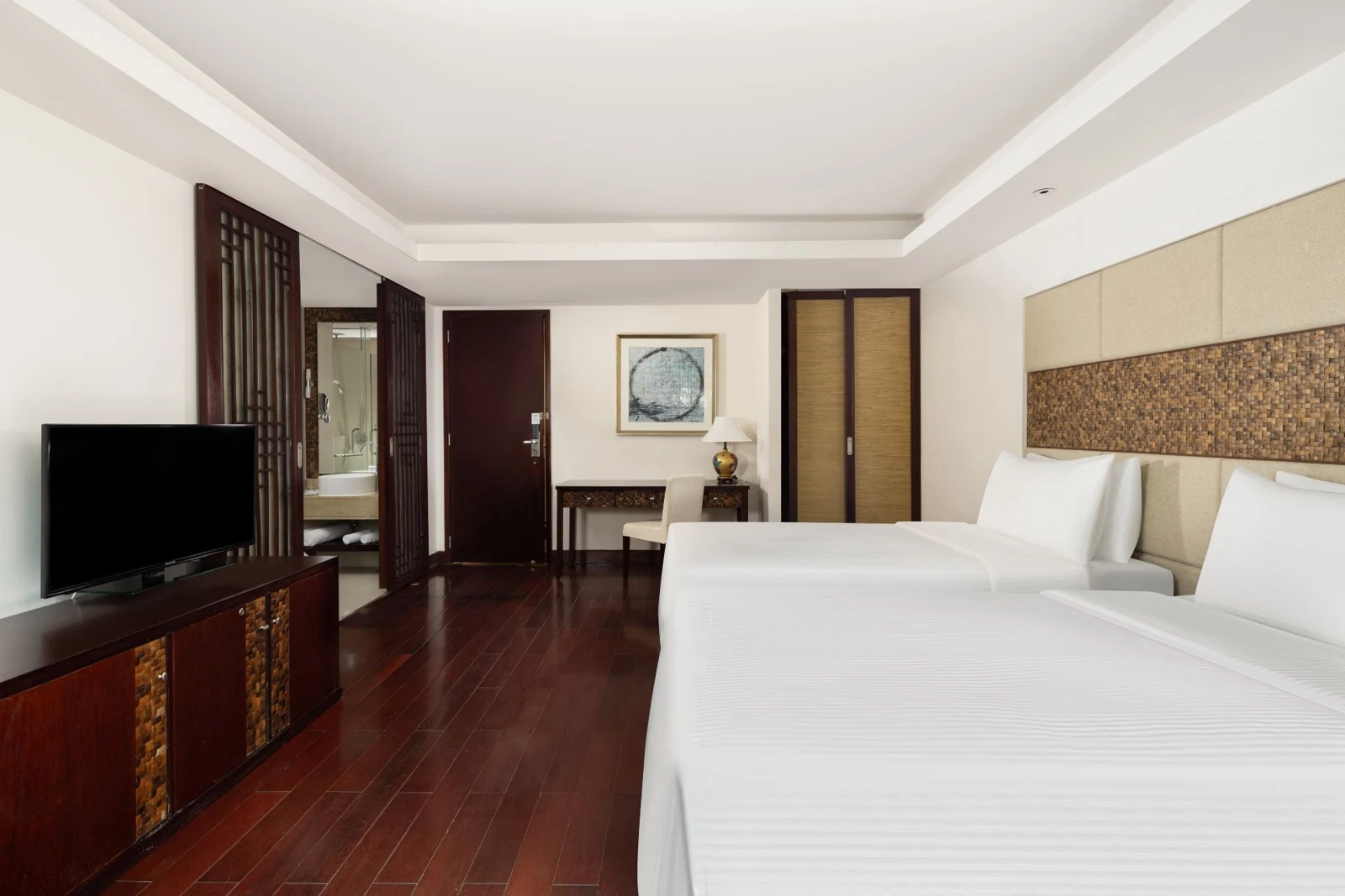 Swissôtel & Grand Mercure Sanya Yalong Bay — Интерьер номера