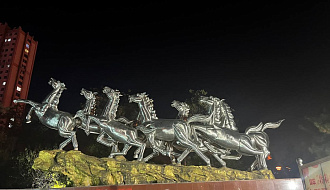 Монумент "Восемь Лошадей"