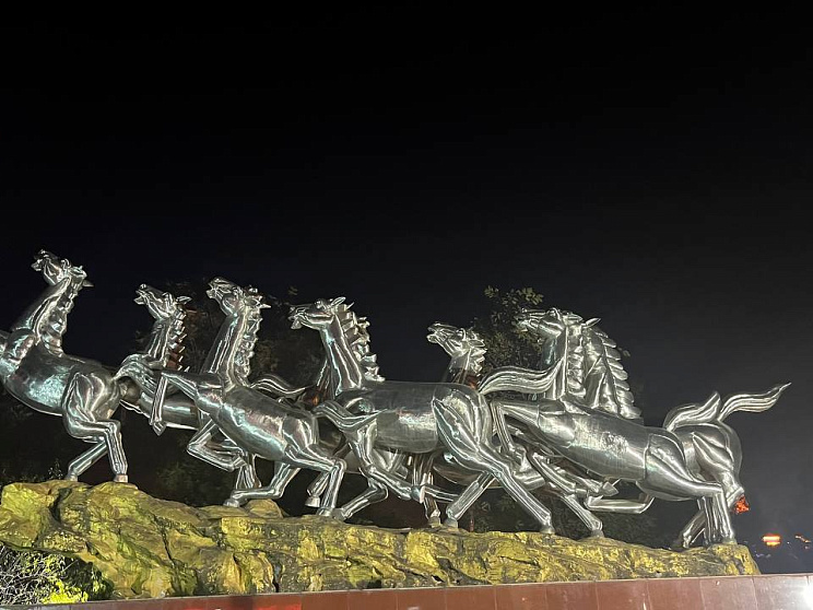 Монумент "Восемь Лошадей" - Изображение 