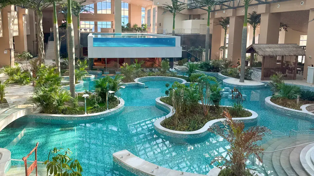 Термальный бассейн Dinosaur Hot Spring Hotel
